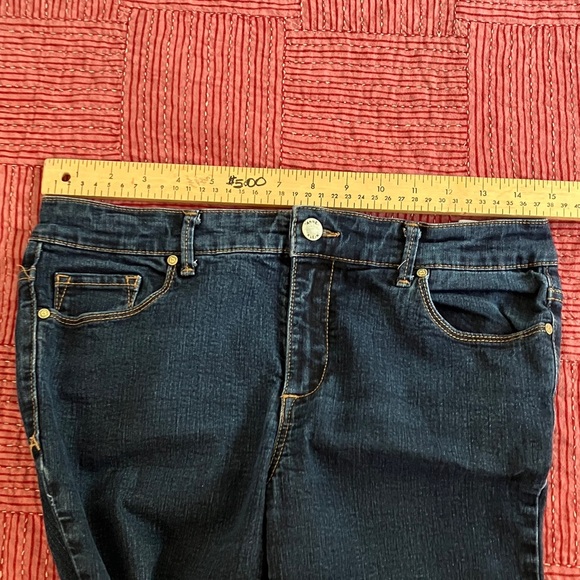 Anne Klein size 6 women’s Blue Straight Leg Jeans in Classic Indigo denim - Picture 9 of 16